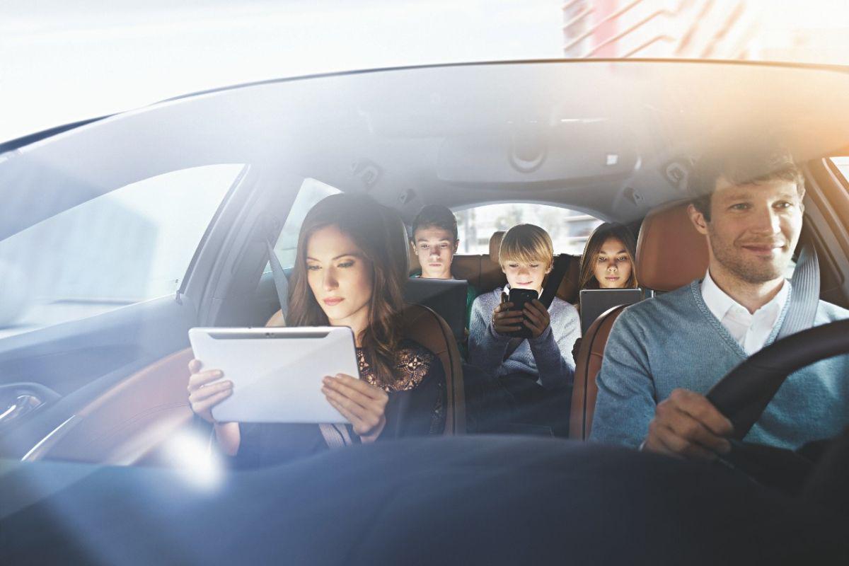 Celoten sveženj storitev sistema Opel OnStar, vključno s hitrim internetnim priključkom Wi-Fi, bo v prvih 12 mesecih uporabe po registraciji brezplačen. Foto: Opel