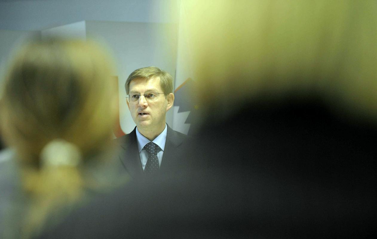 Cerar je zagotovil, da v primeru Šami ni kršil ne ustave ne zakonov, vsebinskega odgovora na očitke pa še ni podal. Foto: BoBo