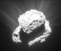 Vidna je aktivnost kometa, oddajanje materiala, ki potem ustvarja dolgi rep. Od tukaj slovenski izraz repatica. Foto: ESA/Rosetta/NAVCAM