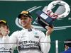 Lewis Hamilton je vodil praktično od štarta do cilja in je suvereno že četrtič zmagal v Šanghaju. Foto: EPA