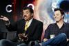 Neil DeGrasse Tyson in producent Seth MacFarlane sta sredi pogovorov, ki bi lahko kmalu prinesli tretjo dokumentarno serijo z imenom Cosmos. Foto: Reuters