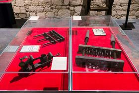 Replike manjših mučilnih naprav za manjše prekrške