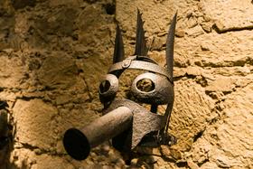 Replika sramotilne maske