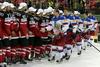 Rusi so po novi kanadski zaušnici, ki je spomnila na boleč izpad v četrtfinalu Vancouvra 2010 (7:3), športno čestitali Kanadčanom, a nato niso na ledu počakali na izvedbo kanadske himne. NHL-ovci na čelu z Ovečkinom in Malkinom so sicer hoteli ostati, a jih je z ledu poklical kapetan Ilja Kovaljčuk. Foto: Reuters