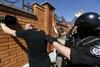 Na napad Desnega sektorja je policija hitro odgovorila in polovila večino napadalcev, ki so med drugim odvrgli tudi petarde in solzivec. Foto: Reuters