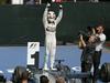 Lewis Hamilton se je po izgubljeni zmagi v Monte Carlu vendarle pobral in slavil v Montrealu. To je bila njegova četrta zmaga na dirki za VN Kanade. Foto: Reuters