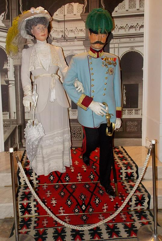 Upodobitev prestolonaslednika Franca Ferdinanda in vojvodinje Sofije Hohenberg. Hrani Muzej Sarajeva.