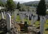 Žrtve so pokopane v spominskem centru Potočari, ki leži nekaj kilometrov stran od Srebrenice. Foto: EPA