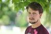 Jernej Gašperin takoj po diplomi svoj prostor v slovenskem igralskem svetu našel v MGL-ju. Foto: MMC RTV SLO/Sandi Fišer