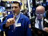 Newyorški delniški indeks Dow Jones se je v petek povzpel za 1,77 odstotka, na 25.335 točk, v celotnem tednu pa je pridobil skoraj 800 točk oziroma 3,3 odstotka. Dobički ameriških korporacij so v zadnjem lanskem četrtletju porasli za več kot 15 odstotkov, analitiki pa takšno rast dobičkov pričakujejo prav v vsakem od štirih četrtletij letošnjega leta. Foto: EPA