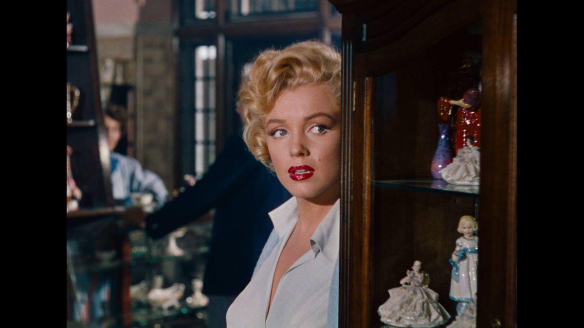 Marilyn Monroe je bila ustvarjena za barvni film in v barvnih filmih je doživela največji uspeh. Morda je prva velika zvezda barvnega filma. Medtem ko je snemal Niagaro (1953), je bilo režiserju Henryju Hathawayu jasno, da bo postala gromozanska zvezda, in se mu je zaradi tega smilila. Na fotografiji Marilyn Monroe v Niagari.