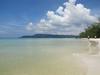 Pogled na sedem kilometrov dolgo plažo Long Beach na otoku Kog Rong. Turiste lahko prešteješ na prste obeh rok. Foto: MMC RTV SLO/Ksenja Tratnik