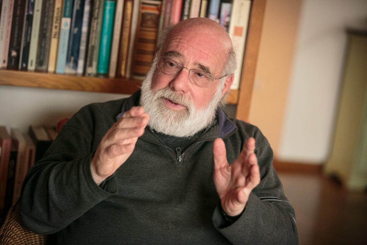 Halper je zagovornik vzpostavitve ene države na ozemlju Izraela in Palestine oziroma demokratizacije tega, kar obstaja že zdaj, in sicer apartheidska država. Možnost dveh držav je najbolje pozabiti in se z njo ne ukvarjati več. Izrael je z več kot pol milijona nezakonitih naseljencev na palestinskem ozemlju poskrbel, da je ta ideja neizvedljiva. Foto: MMC RTV SLO/Sandi Fišer