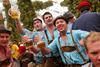 Lepe pozdrave z Oktoberfesta. Na tem festivalu je vsako leto prijavljenih najmanj 10 posilstev, oblasti pa ocenjujejo, da je številka bližje 200. Foto: Reuters