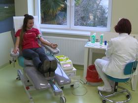 Tedensko potrebujejo 400 krvodajalcev