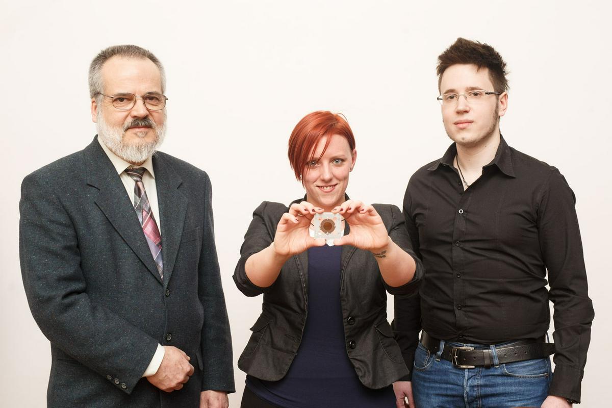 Piezoelektrično deformabilno zrcalo