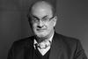 Pisatelj Salman Rushdie je vse desetletje po izreku fatve preživel pod policijskim varstvom in se do današnjih dni vsaj šestdesetkrat preselil. Zdaj pa naj bi živel v Londonu. Foto: Emilio Esbardo/Internationales Literaturfestival Berlin