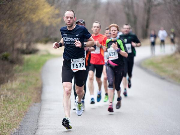 Na velikonočno nedeljo je na Malem kraškem maratonu v vseh kategorijah teklo skoraj 2.000 tekačev. Foto: kraskimaraton.si