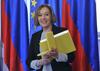 Zupančičeva se je na podelitvi predsedniku republike zahvalila tudi za to, da je povečal število dobitnic odlikovanj, saj med dobitniki državnih priznanj moški ženske številčno močno prekašajo. Foto: BoBo