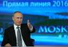 Ruski predsednik Vladimir Putin je na vprašanja državljanov odgovarjal 14. leto zapored. V klicnem centru so v dveh urah sprejeli več kot milijon vprašanj iz vse Rusije. Foto: EPA