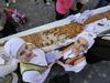 Kuharice so izdelale slovensko baklavo za Guinnessov rekord z dimenzijami 50 cm v širino in 18,75 m v dolžino Foto: Žiga Živulović jr./BoBo