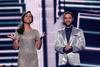Gostitelja vseh treh večerov Pesmi Evrovizije sta Petra Mede, komedijantka, televizijska voditeljica in gostiteljica evrovizijskega izbora leta 2013, in Måns Zelmerlöw, lanskoletni zmagovalec izbora za Pesem Evrovizije. Foto: Andres Putting (EBU)