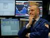 Newyorški delniški indeks Dow Jones je v torek na začetku trgovanja dosegel 25.376 točk, nato pa se spustil več kot 400 točk nižje. Dan je končal za dve tretjini odstotka v minusu, in sicer tik nad 25 tisoč točkami. Tehnološki Nasdaq (7.511 točk) je padel za več kot odstotek in končal niz sedmih zaporednih pozitivnih dni. Foto: Reuters