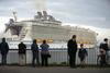 Megalomanska Harmony of the Seas je odplula iz pristanišča v angleškem Southamptonu proti Rotterdamu. Foto: Reuters