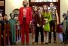 V filmu Captain Fantastic, ki ga lahko označimo za največje presenečenje in najboljši film festivala, je v ospredju lik družinskega očeta (izvrstno ga odigra Viggo Mortensen), ki svojih šest otrok vzgaja v divjini, povsem izven družbenih okvirjev in povezav z drugimi ljudmi. Foto: EPA