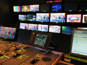 TV Koper-Capodistria že 45 let ustvarja program v dveh jezikih, povezovuje slovensko in italijansko manjšino z maticama in deluje na nacionalnem in čezmejnem območju. Foto: arhiv TV Koper-Capodistria