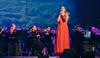 Prvi program Radia Slovenija v neposrednem prenosu na Prvem, Arsu in v videoprenosu na Facebooku Prvega in MMC pripravlja veliki koncert Prvih 18 in praznovanje polnoletnosti skupnega sodelovanja Anike in Big Banda, na katerem bodo po treh skupnih albumih in mnogih koncertih s skupnimi močmi in enim srcem predstavili najlepše pesmi, ki so v teh letih nastale. Program bo obsegal skladbe od začetkov, ko se je Anika še spogledovala s Slovensko popevko in osvežila stare aranžmaje, pa do danes, ko imajo veliko skupnih avtorskih skladb. Z Aniko bodo nastopili prijatelji Klemen Klemen, Rok Ferengja in Tinkara Kovač. Big Band bo vodil dirigent Lojze Krajnčan. Foto: Televizija Slovenija