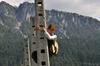 Kranjska Gora je rojstni kraj mladinskega pisatelja Josipa Vandota, ki je v svojih zgodbah ustvaril fantiča Kekca. Na steber kozolca pa je splezal Gregec, lik iz Triglavskih pravljic. Foto: Arhiv Turizem Kranjska Gora