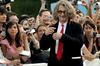 Wim Wenders je znova združil moči z avstrijskim pisateljem Petrom Handkejem in na njegovi igri zasnoval svojo najnovejšo dramo o ljubezni Les beaux jours d'Aranjuez. Foto: EPA