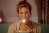 Renee Zellweger je kljub namigovanjem o plastičnih operacijah spet videti kot 'stara dobra Bridget', le z nekaj manj kilogrami kot v prvih dveh filmih. Foto: Kolosej
