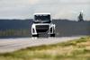 Volvo iron knight je daleč od serijskih modelov, saj so za lov na rekord posodobili številne komponente, prilagodili tudi elektronske komponente, da je lahko visokozmogljivi motor optimalno komuniciral z dvosklopčnim menjalnikom. Foto: Volvo Trucks