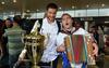 Belorusi so si predvidoma sami zase dali narediti zlat pokal, a so jim ga na koncu odnesli slovenski hokejisti, ki se veselijo drugega zaporednega olimpijskega nastopa. Foto: Borut Živulović/BoBo
