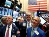Borzni posredniki v New Yorku so tudi na začetku letošnjega leta dobre volje. Dow Jones je leto začel s štirimi zaporednimi plusi, kar se je od leta 1990 zgodilo le dvakrat. Nov rekord tega elitnega indeksa znaša 25.299 točk. Foto: Reuters