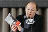 S 65 leti se Javier Marías počasi bliža starosti, pri kateri ima (statistično) večje možnosti, da res prejme Nobelovo nagrado. Foto: Reuters