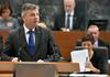 Minister za infrastrukturo Peter Gašperšič je zavrnil vse očitke iz interpelacije, ki so jo pripravili poslanci ZL-ja. Ocenjuje, da je temeljno jabolko spora projekt gradnje drugega tira Koper-Divača, interpelacijo pa razume kot mogoč, a nespameten poskus preprečiti, da bi se projekt izvedel z javno-zasebnim partnerstvom. Foto: BoBo