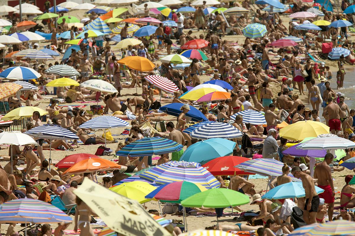 EPA|Plaža, turisti, gneča