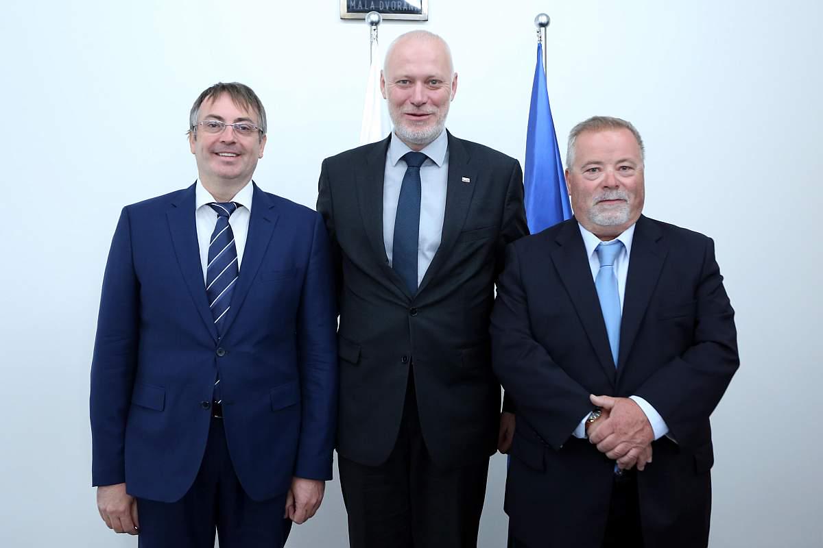 Walter Bandelj (SSO) in Rudi Pavšič (SKGZ) pri predsedniku DZ RS Brglezu.