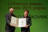 Ob začetku festivala so podelili tudi najvišja priznanja na področju ljubiteljskega gledališča za leto 2015. Linhartovo plaketo je prejel celjski ljubiteljski igralec Živko Beškovnik.