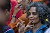 Arundhati Roy je po leposlovnem prvencu izdala celo vrsto neleposlovnih del, v katerih je obravnavala vse, od ameriške invazije Iraka do indijskih jedrskih poskusov. Po dvajsetih letih je naposled napisala še en roman, The Ministry of Utmost Happiness, in se z njim takoj uvrstila v izbor za bookerjevo nagrado. Foto: AP