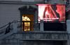 Zavod Živim bo film na platnu, postavljenim pred frančiškansko cerkvijo, predvajal do konca tedna otroka. Foto: BoBo