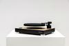 Posebnost gramofona MAG-LEV Audio (krajšava za magnetic levitation audio) je, da med predvajanjem glasbe vrti vinilno ploščo v zraku. T. i. magnetna blazina jo z magnetnim poljem dvigne od podlage. Foto: Desnahemisfera