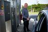 Večina današnjih uporabnikov vozil na plin CNG je izbirala med alternativami. Niso bili pripravljeni čakati na čas, ko bodo na voljo električna vozila z uporabnim dosegom ali krajšim časom polnjenja baterij. Že danes so želeli privarčevati pri izpustih, na koncu pa so privarčevali tudi pri denarju. Foto: Miha Merljak, MMC RTVSLO