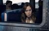 Film je zgodbo iz sivega, deževnega Londona prestavil v okolico New Yorka. Je pa Emily Blunt ohranila svoj britanski naglas, kar naj bi bil nekakšen poklon literarni junakinji Paule Hawkins. Foto: Blitz Film