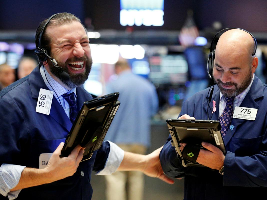 Medtem ko je Dow Jones v zadnjem tednu ostal skoraj nespremenjen, se je širši indeks S&P 500 povzpel za 0,7 odstotka in postavil rekordno visoko.  Tehnologija Nasdaq tudi pridno postavlja rekorde, saj se je v zadnjem tednu dvignila za dva odstotka.  Foto: Reuters