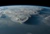 Bomo začeli manipulirati z ozračjem, da si lahko kupimo nekaj časa in popravimo svoje slabe navade? Foto: Nasa Johnson Space Center