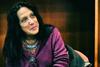 Giovanna Campani poudarja, da mora populizem, če želi biti uspešen, poleg identitetnega naslavljanja vključiti tudi komponento protekcionizma in ponovne vzpostavitve nadzora nad državo. Foto: Dani Modrej